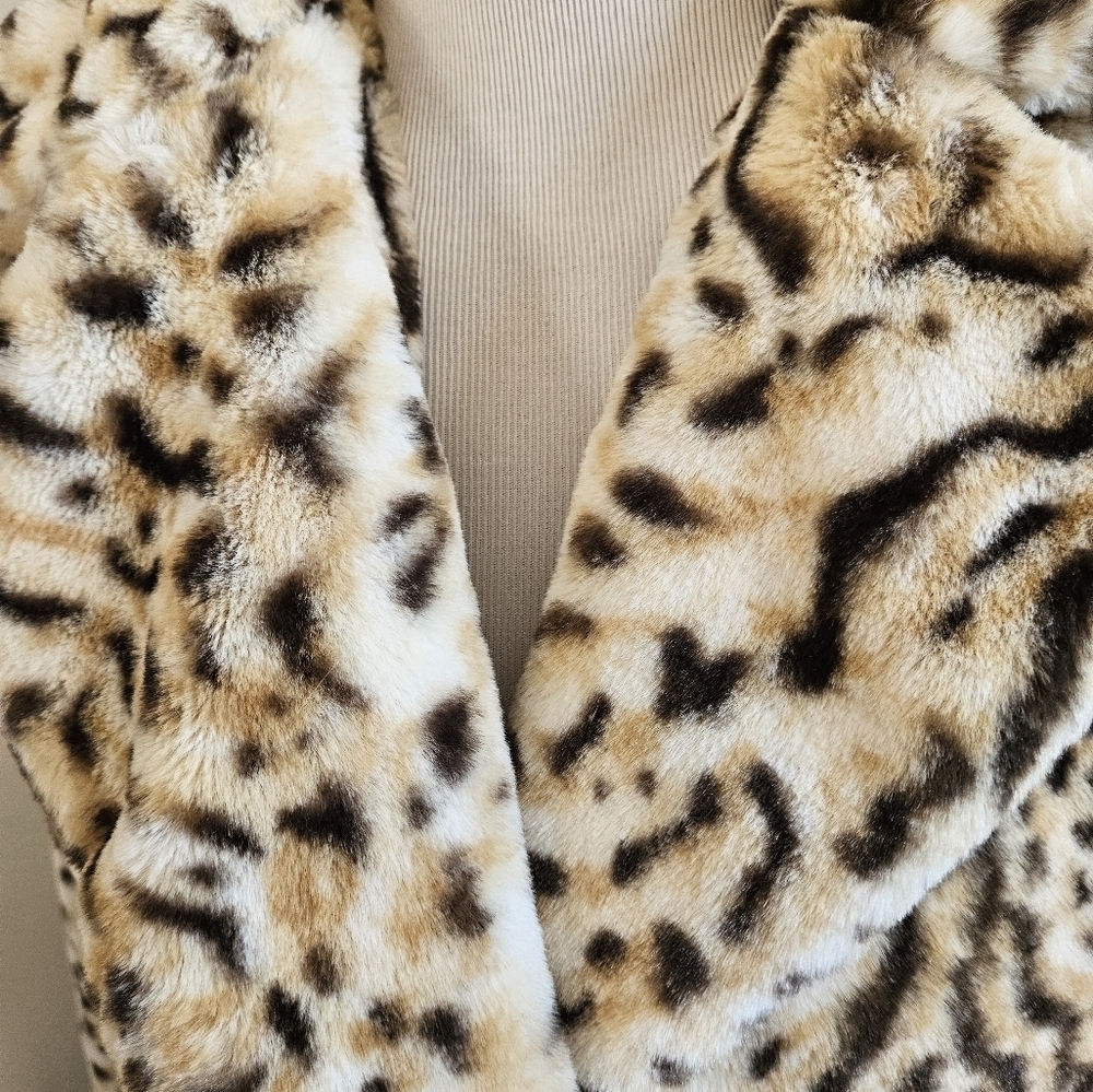 Cheetah open front cardigan coat size med. - Picture 15 of 16
